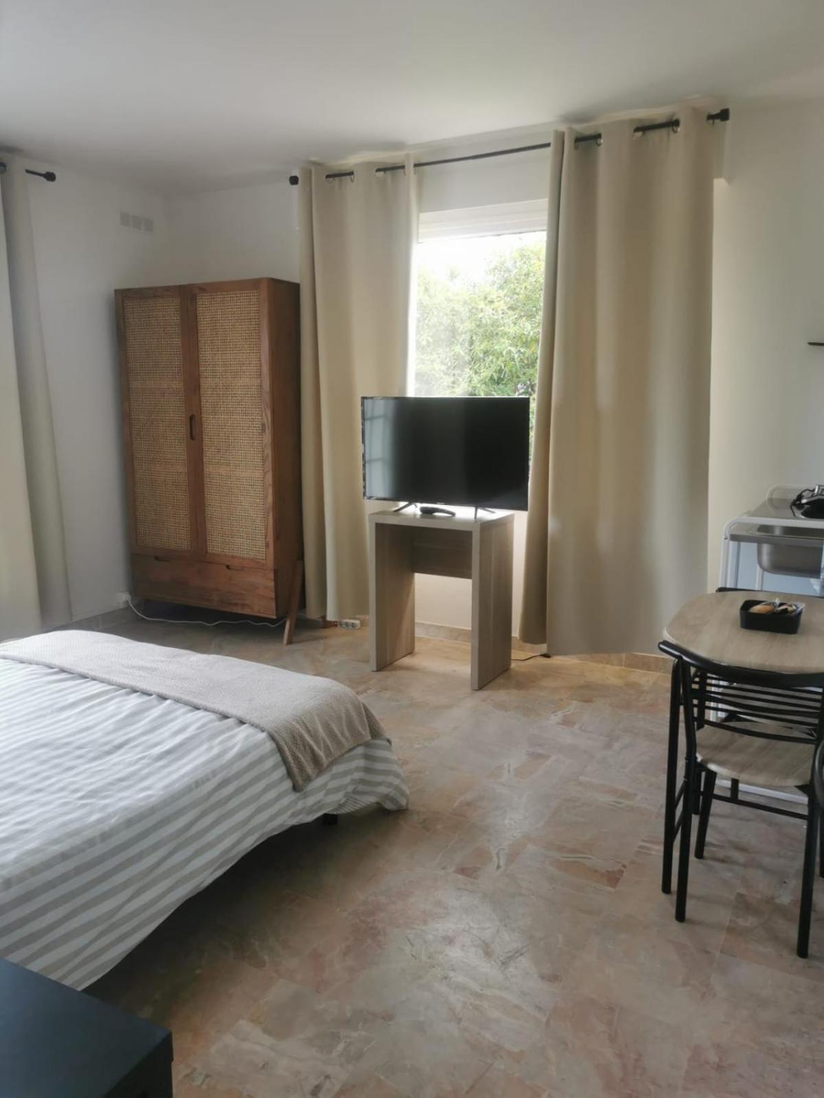 Appartement 2 , Disneyland - Parking Gratuit - Maison Des Platanes Meaux Exterior photo