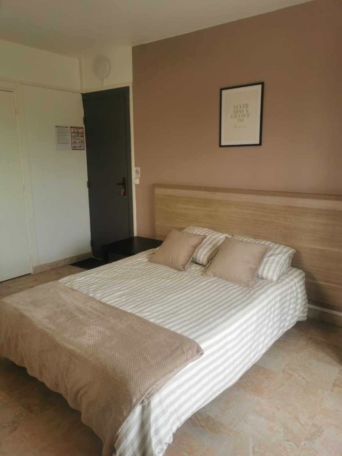 Appartement 2 , Disneyland - Parking Gratuit - Maison Des Platanes Meaux Exterior photo